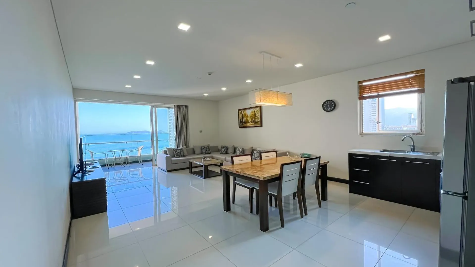 Rozy Apartment In City Center With Sea View Nha Trang 0*,